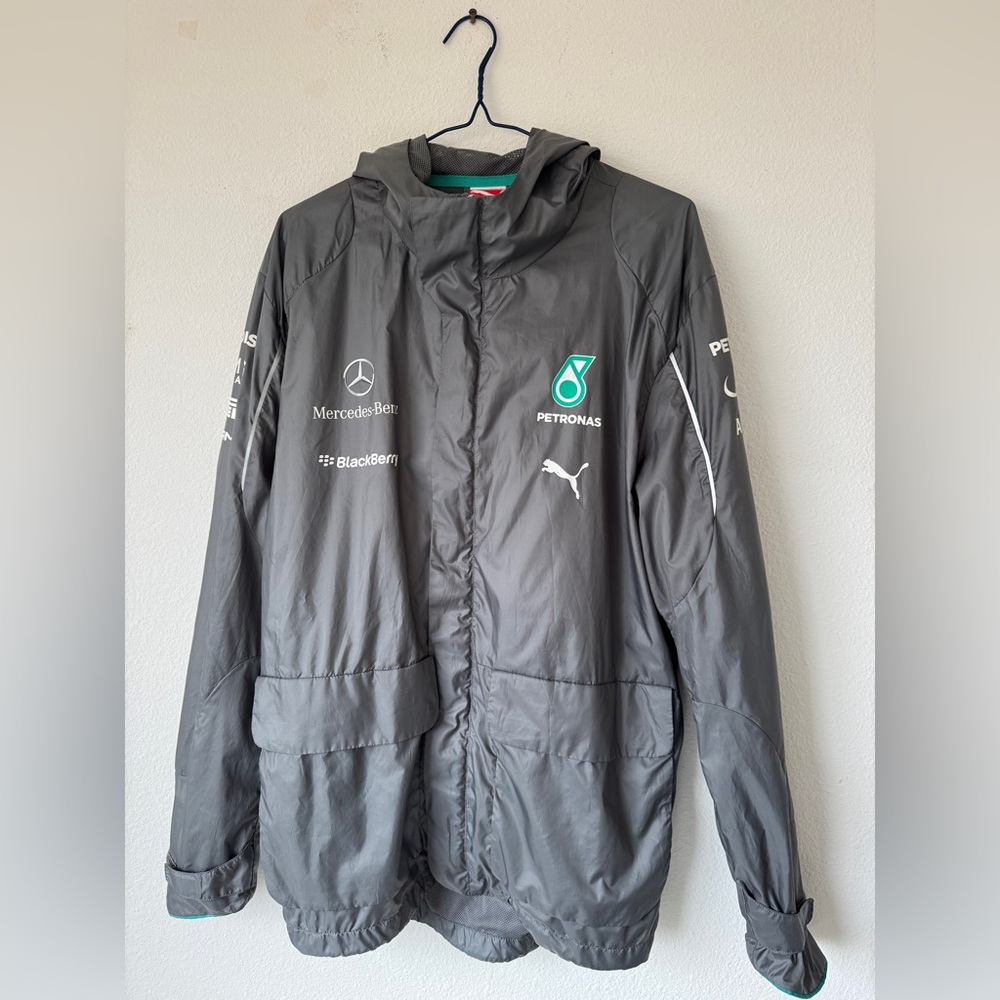 Like New Puma Mercedese Petronas Racing F1 Windbreaker Size M